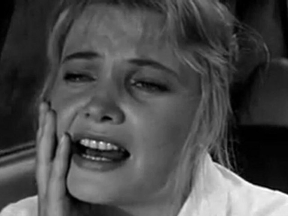 Песня из кинофильма Три тополя на плющихе - Нежность