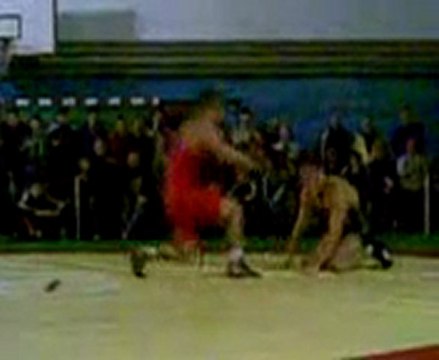 Azeri Türkü ile Ermeni (kırmızı olan Türk)