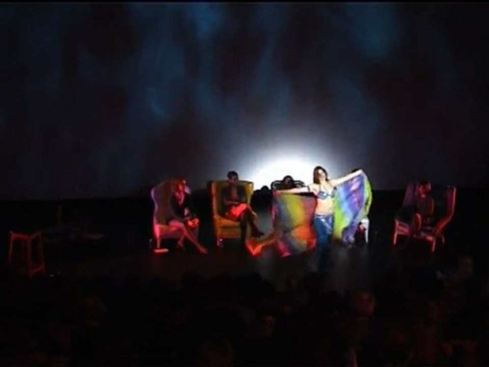 Iris Sofia performing at Teatro Campo Alegre in Porto, Portu