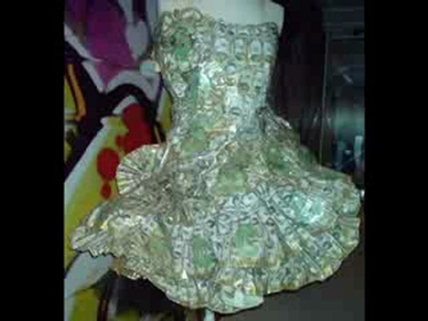 prom dress made out of gum wrappers Teen Makes Prom Dress From Gum Wrappers. The Result Stuns Her Entire School!