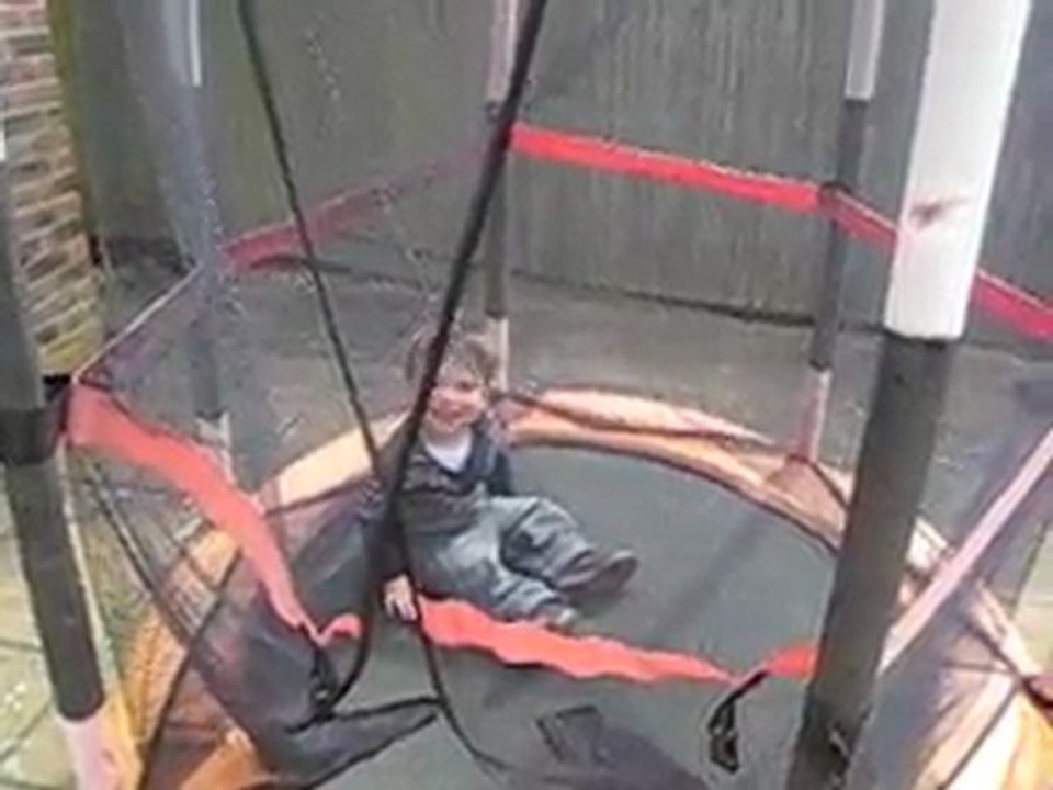 adam et le trampoline