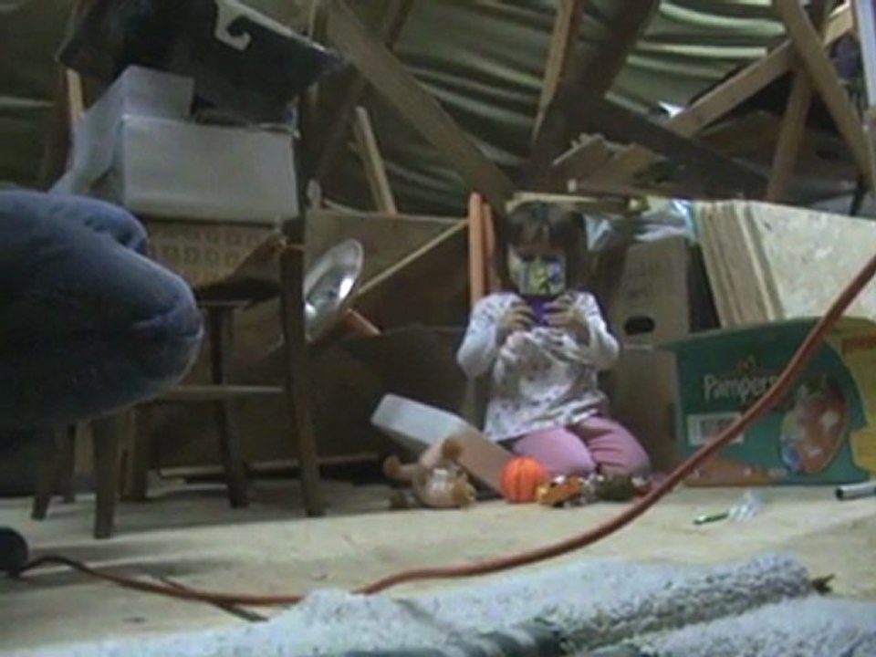 Tenaya joue dans le grenier !