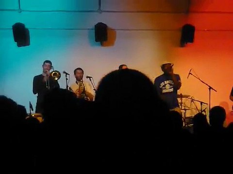 Mistic Dust at La Mandragore - Girl