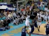 Darren Collison floats one to Emeka Okafor for the alley-oop