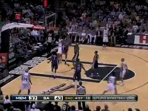 Ian Mahinmi takes the pass and finishes with a slam.