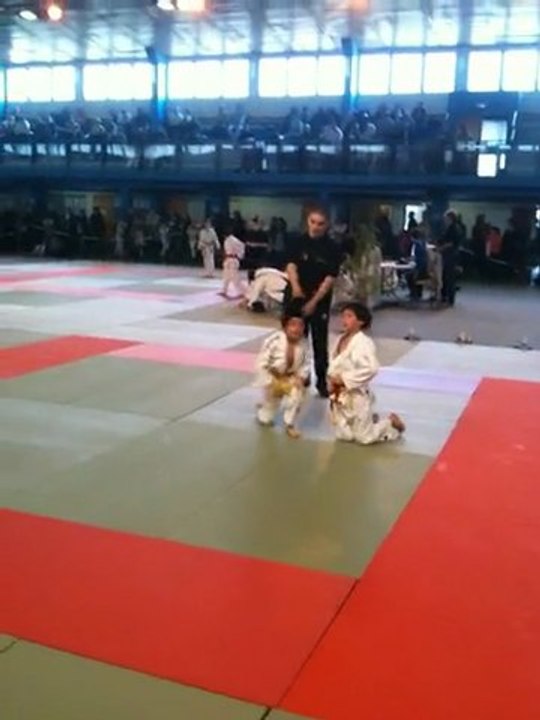 ADAM JUDO (Bois Colombes 10avril 2010 )4e combat