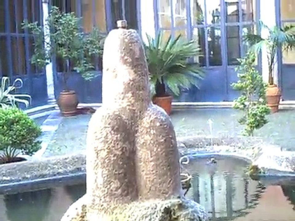 Fontana nel Chiostro dei Ss XII Apostoli a Roma