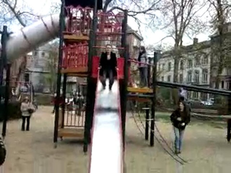 Meeting goth - pleine de jeux Namur - toboggan