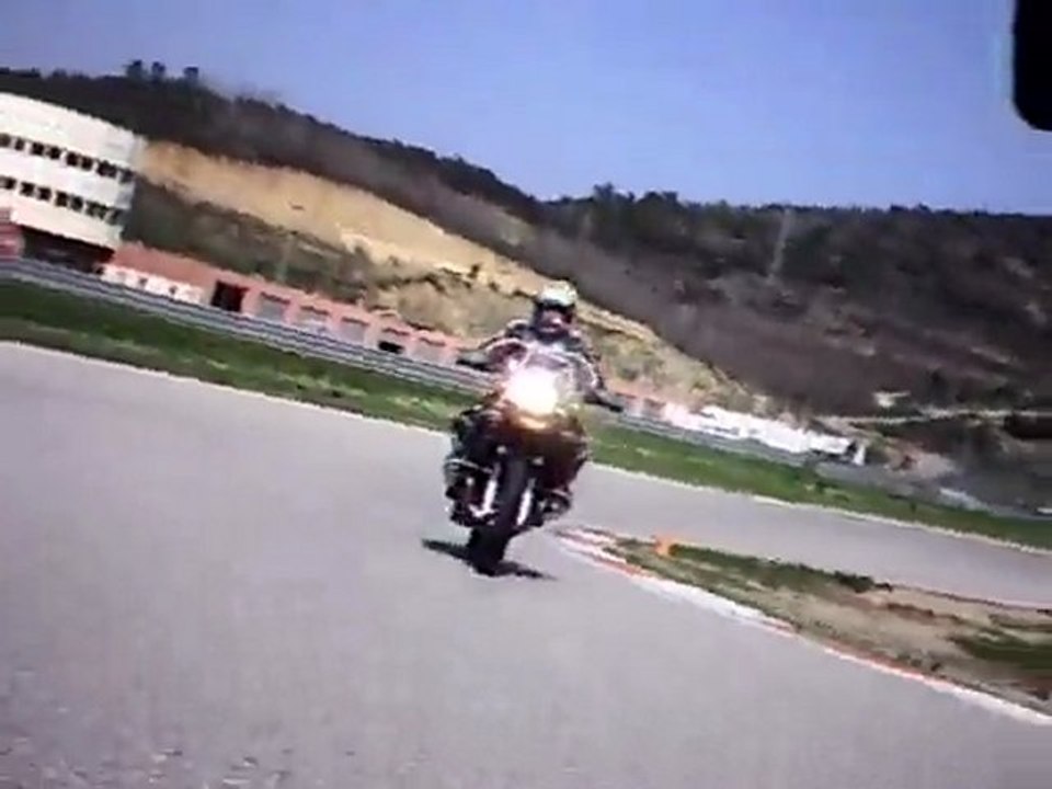 Ales 10 04 2010 BMW R 1200 GS jaune  vs  Ninja ZX10R noire