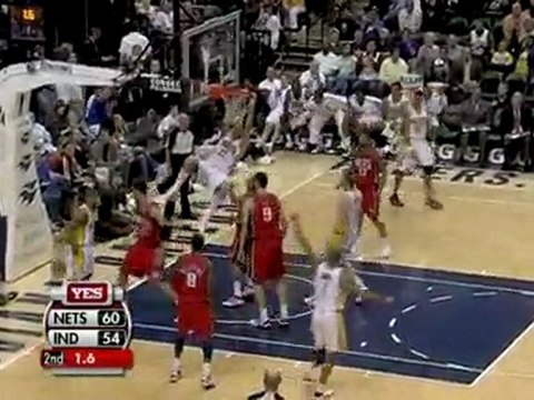 Josh McRoberts finishes Earl Watson's missed layup with a tw