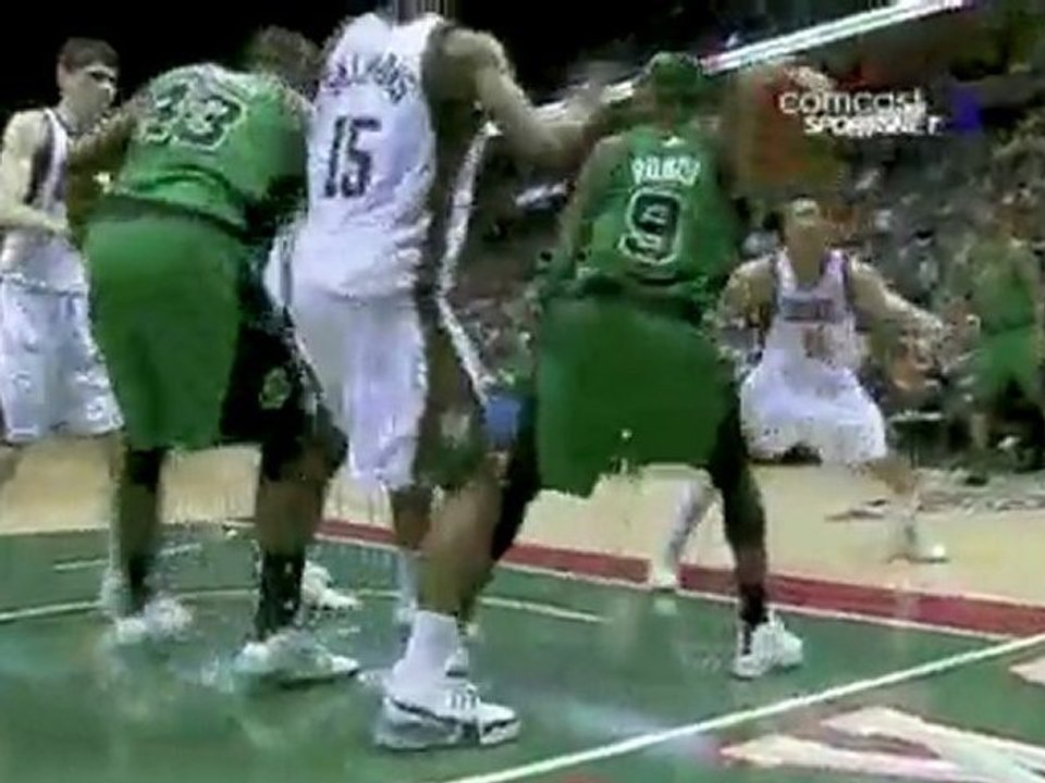Rajon Rondo makes John Salmons to look the other way with a