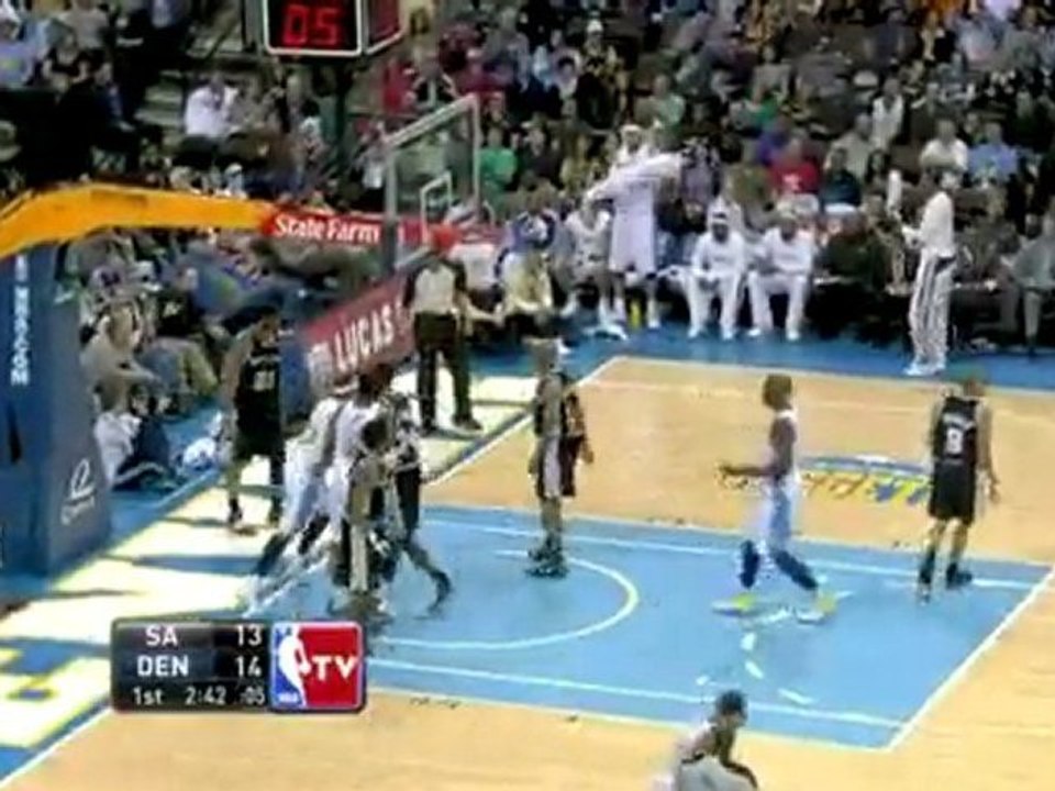 Carmelo Anthony drives to the bucket and gets the layup.