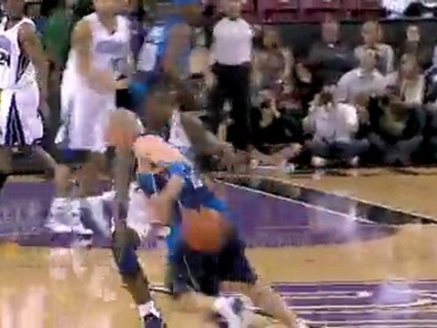 Tyreke Evans picks Jason Kidd's pocket and takes it to the c