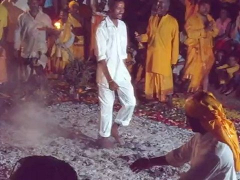 Marche sur le feu à Bellevue St Louis le 2/01/2010.