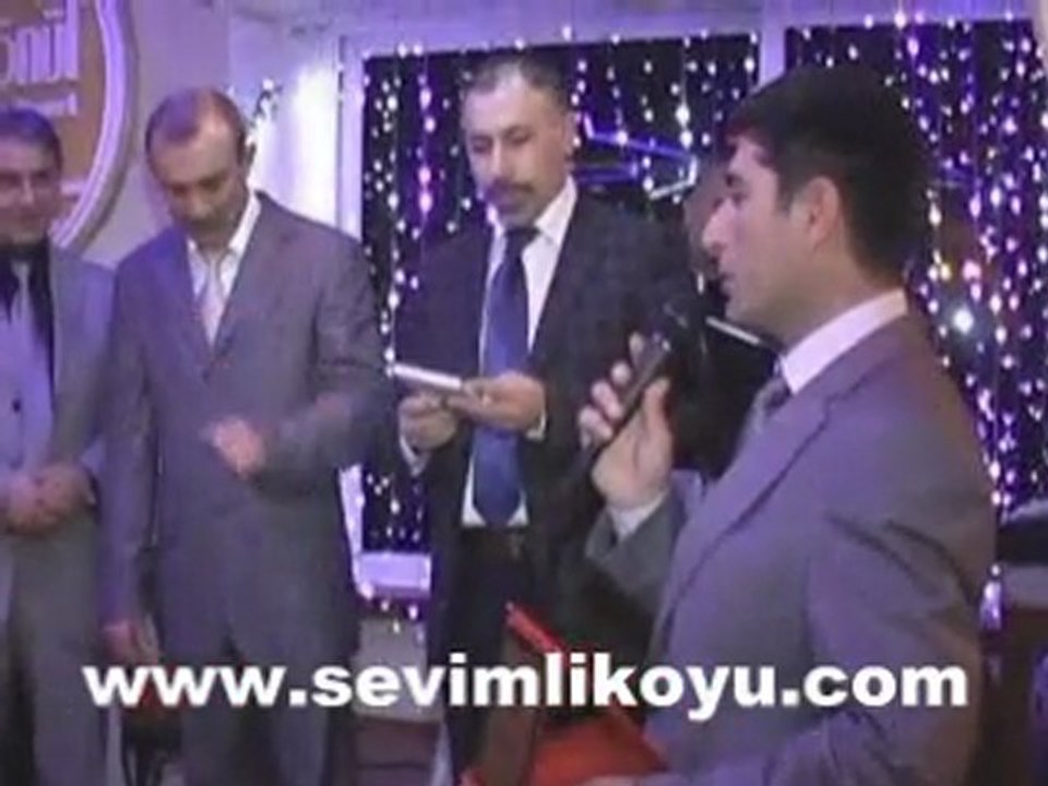 KAZ GECESİNDE PLAKET DAĞITIMI