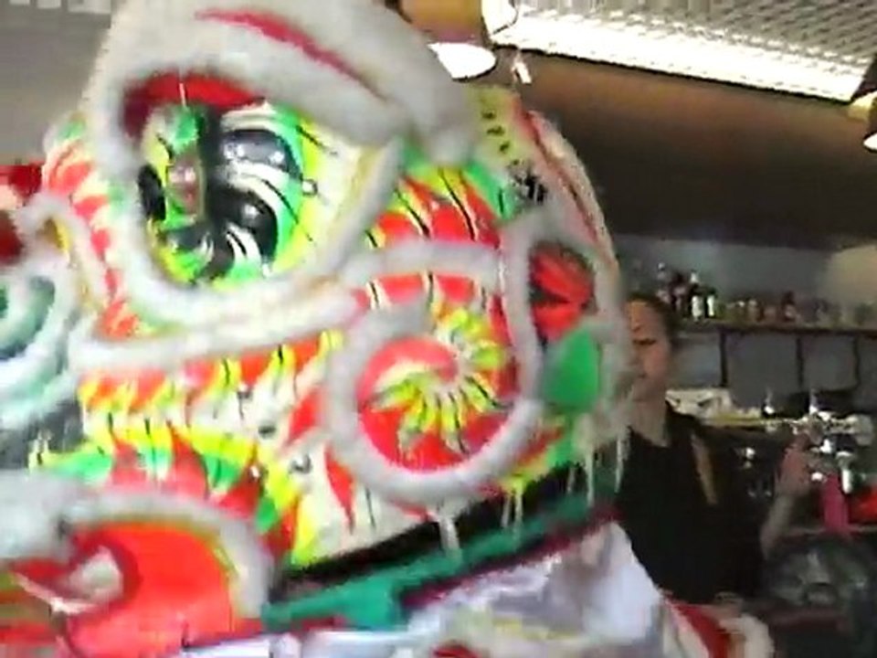 [Nam-Ho-Quyen] Danse de la licorne au restaurant le Mékong