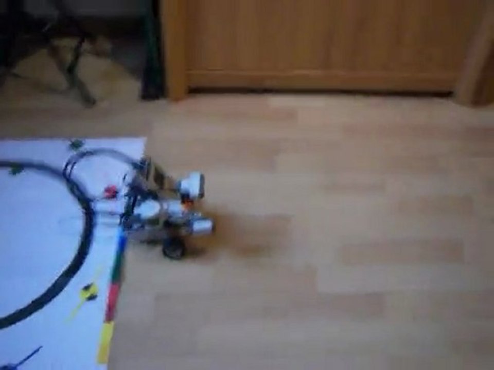 Robot mindstorm nxt 2.0 : robot explorateur