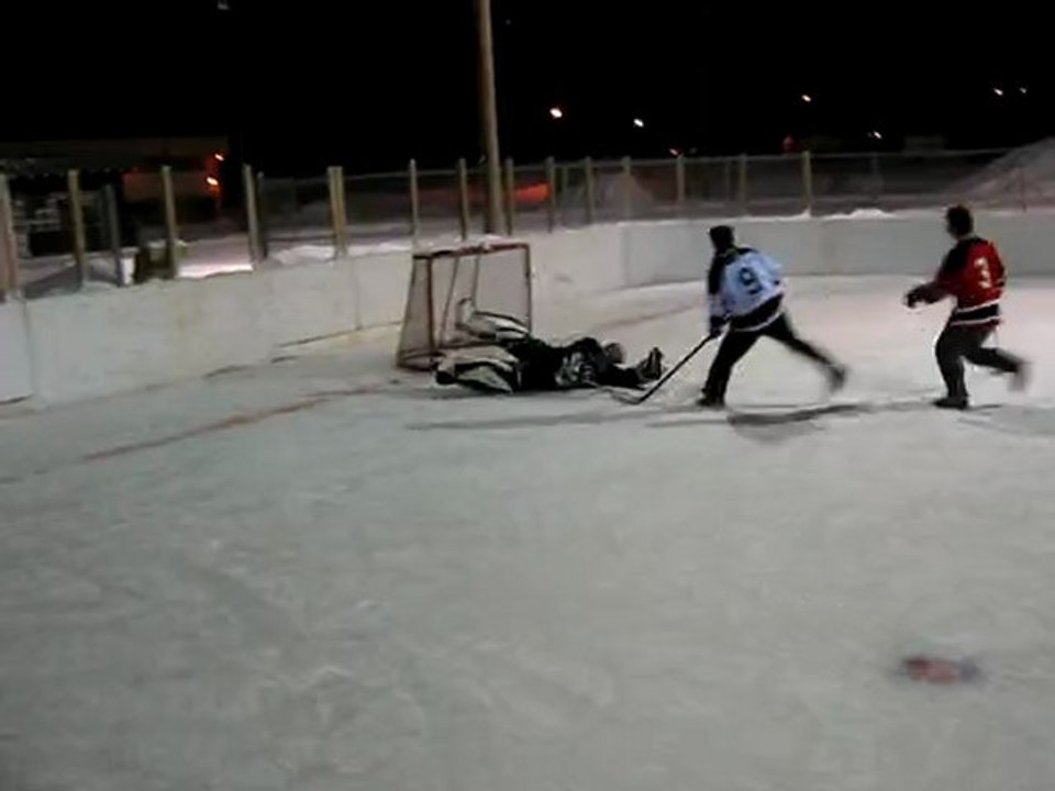 Toff frappe le poteau lors d'une échappé 16 fév 2010