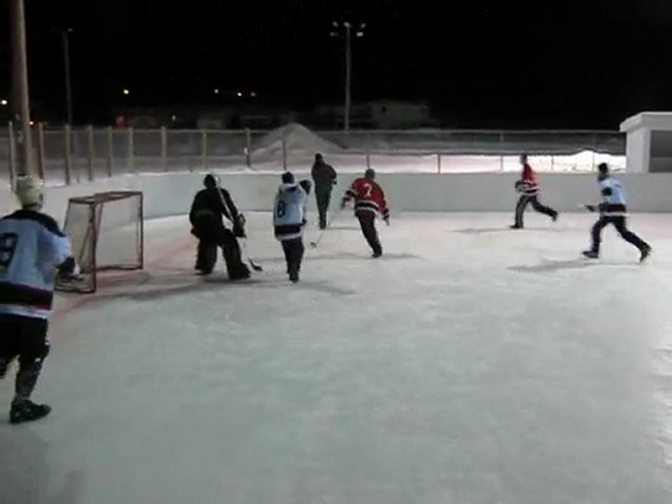Tonny surprend Torshy d'un bon tir 18 fév 2010