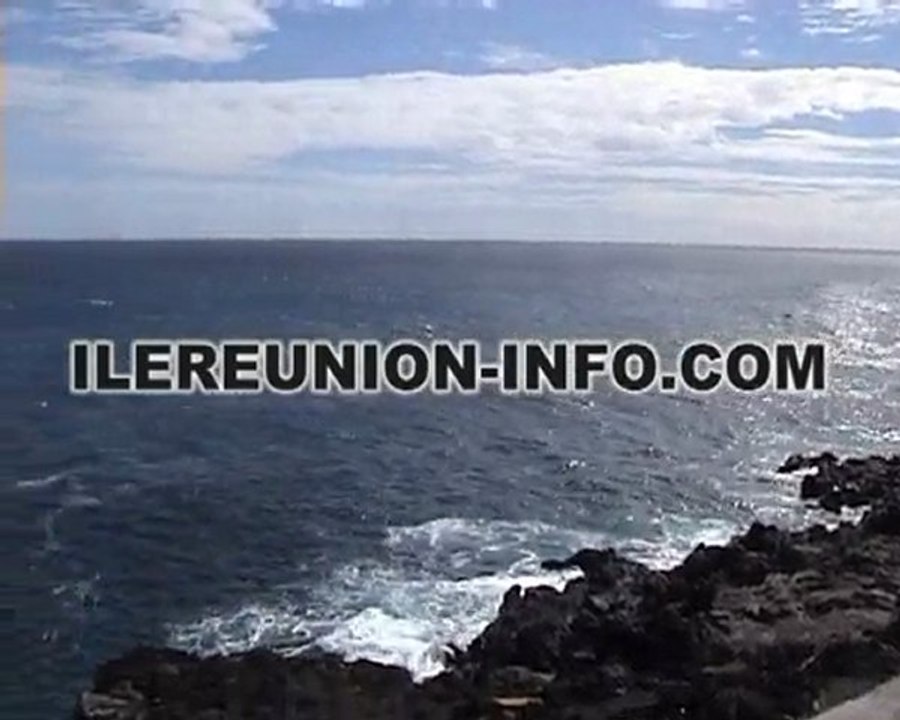 L'OCEAN INDIEN VU DE LA ROUTE DU LITTORAL