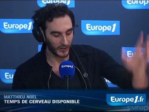 Il jouait du piano assis