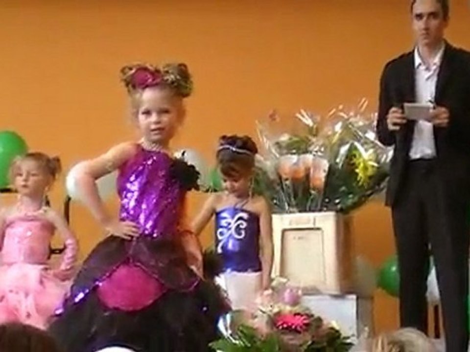 Mini Miss Calais 2010 Salle du Minck tenue soirée