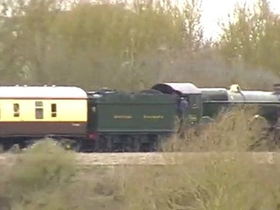 steam 5029 nunney castle at keynsham on the 06/04/2010