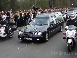 Tragedia w Smoleńsku: Kondukt z prezydentem Kaczyńskim
