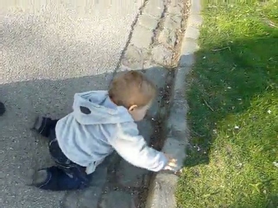 Stan marche avec maman