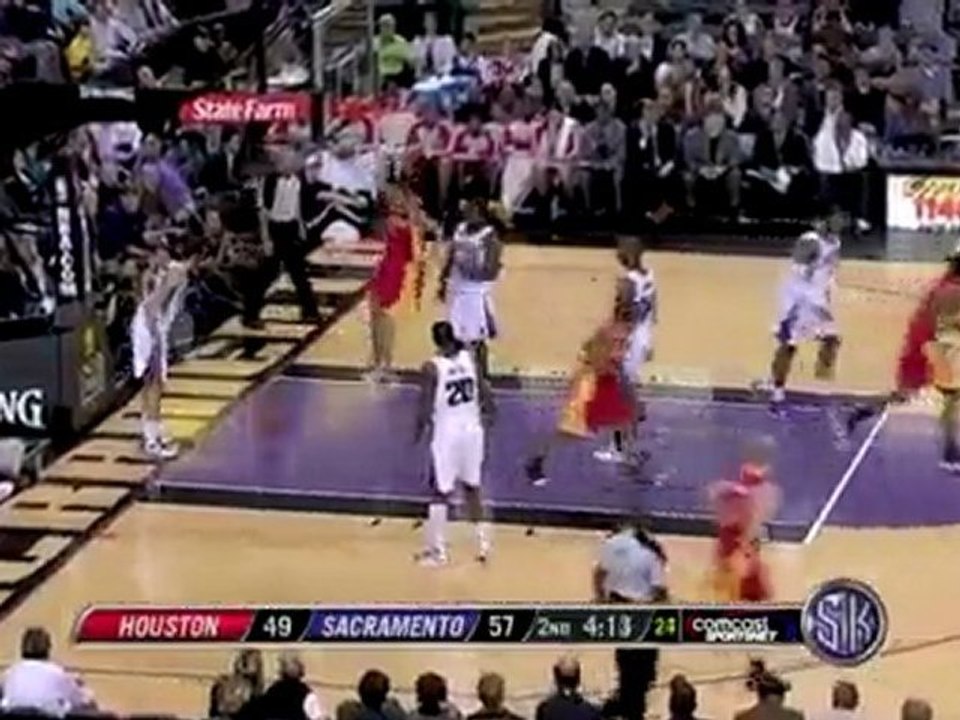 Kevin Martin drives baseline and finishes with the two-hande