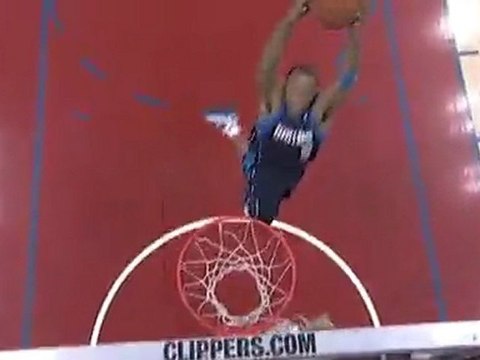 Jason Kidd pulls one off the playground to feed Shawn Marion