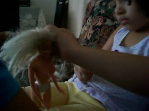 niña peluquera de barbies, no te lo pierdas es lo maximo