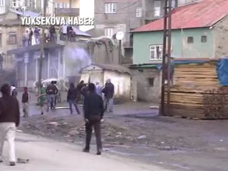 Ahmet Türk'e yumruklu saldırıya Yüksekova'da tepki