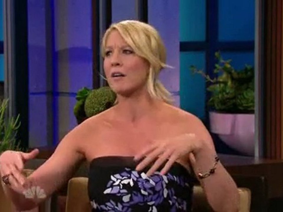 Jenna Elfman @ Jay Leno - Apr 12th 2010