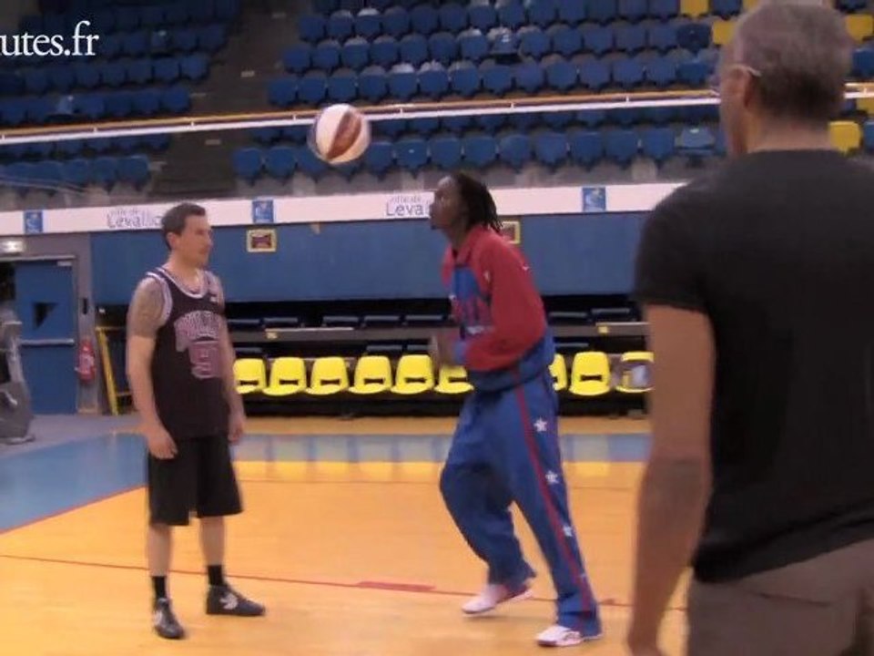 Leçon de basket avec les harlem globe trotters