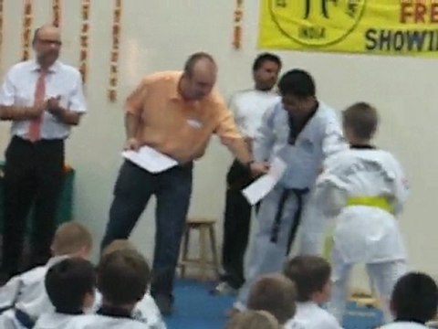 Jules taekwondo 13.04.10 ceinture jaune ! 4/5