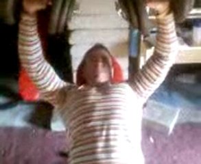 wyciskanie hantli - skos dodatni