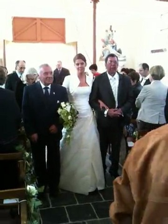 mariage deJean-Baptiste et Mélody Entrée à l'église 10/4/10