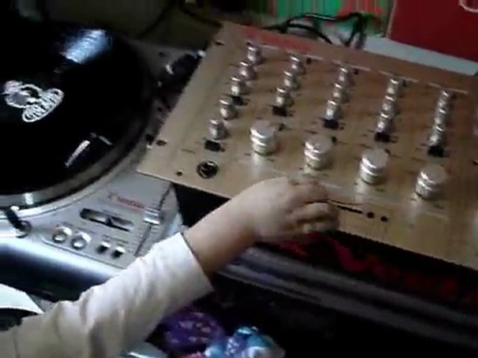 Niño pinchando - Pancho Dj