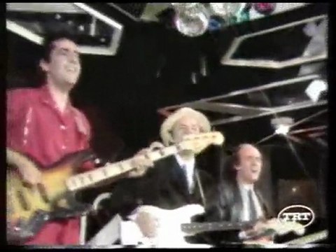 ELE GÜNE KARŞI / MAZHAR FUAT ÖZKAN & Nostalji Kahvesi