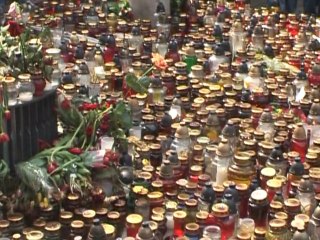 Grief-stricken Poland falls silent for president