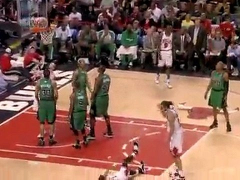 Derrick Rose drives in the lane and hits the floater and get