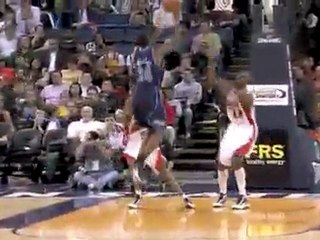 Anthony Tolliver swats the shot and the Warriors run the fas