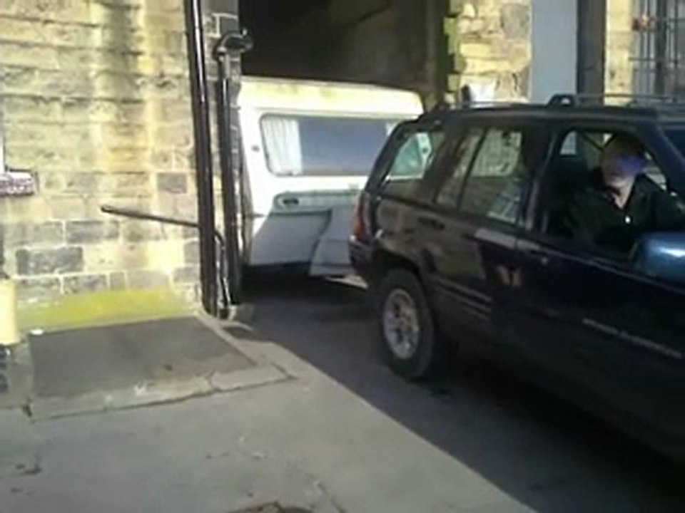 regis sort sa caravane