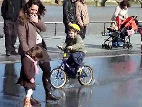 20100404 Nico en velo 2 mirroir d'eau