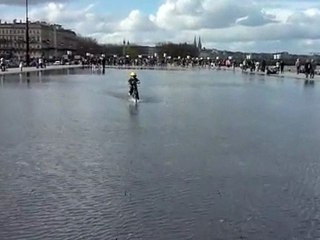 20100404 Nico en velo miroir d'eau