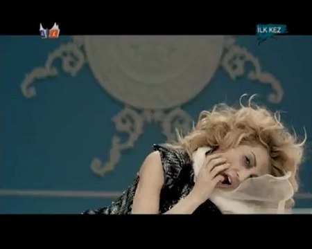 Hande Yener - Sopa-Yasak Aşk Videomix 2010 Orjinal Klip