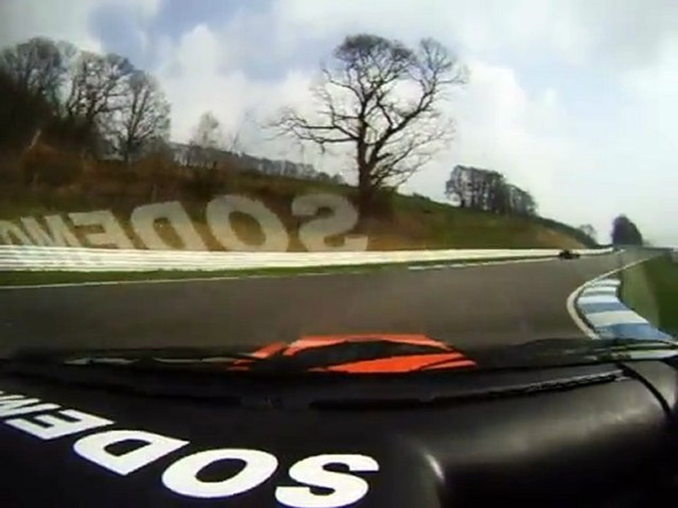 clio 16 s au circuit du laquais le 10 04 2010 (partie 3)