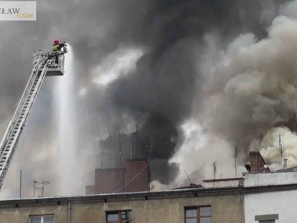 Pożar kamienicy we Wrocławiu. Ulica Kościuszki 14.04.2010