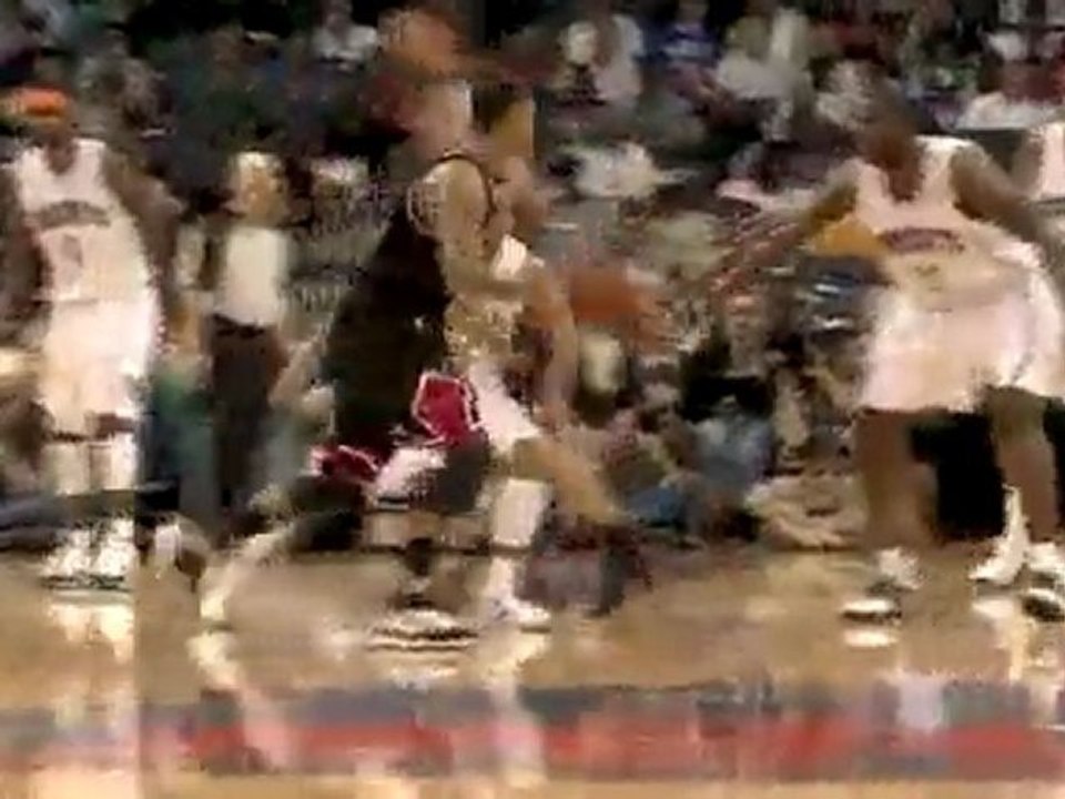 Derrick Rose gives D.J. Augustin a little lesson in shooting